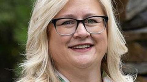 Lori Bennear Headshot