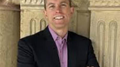 hunt_alcott_headshot.jpg