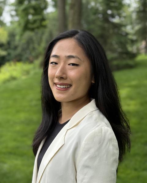 Tracy Zhou headshot