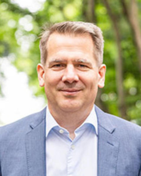 Wolfram Schlenker headshot